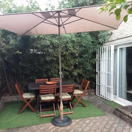 Dormir Entre Limones, Casa De Invitados En Vivienda Familiar Dos Hermanas Bagian luar foto
