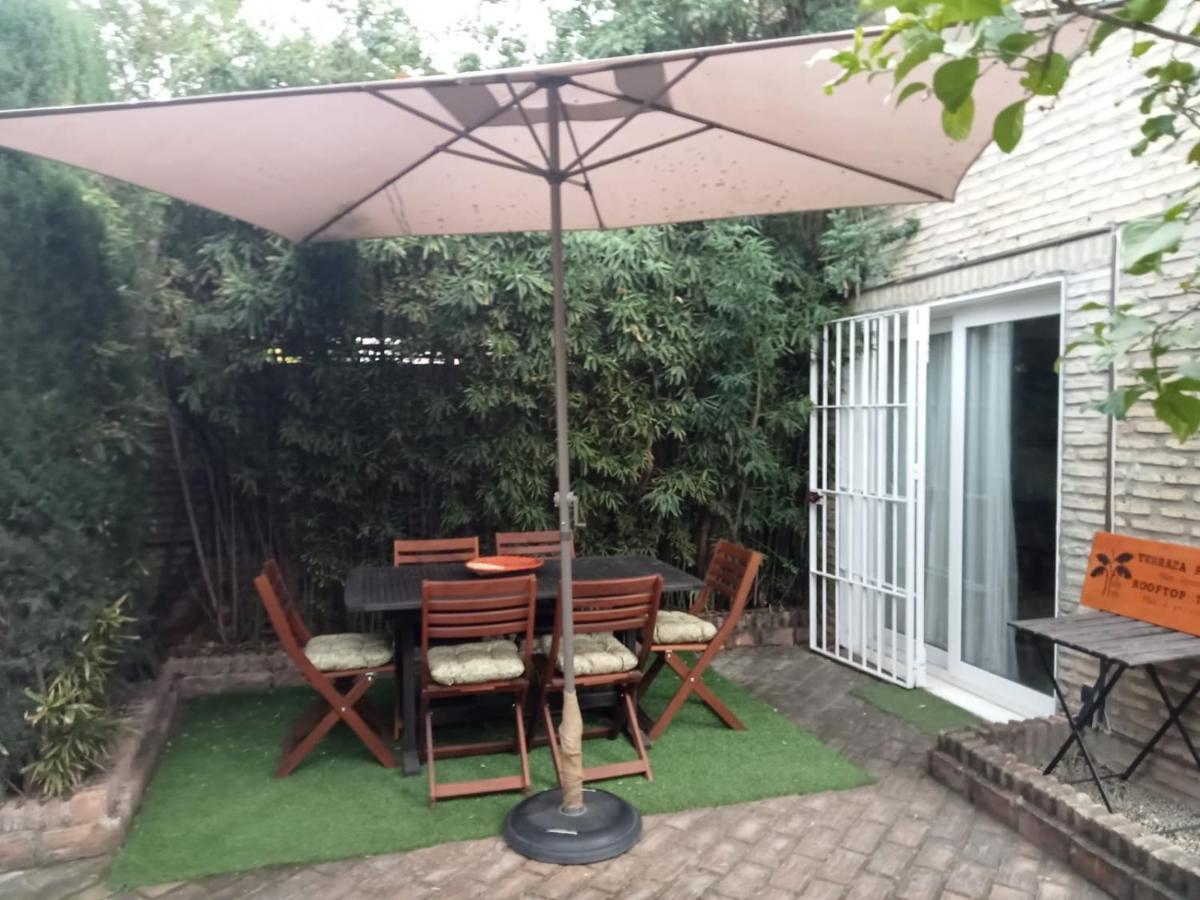 Dormir Entre Limones, Casa De Invitados En Vivienda Familiar Dos Hermanas Bagian luar foto